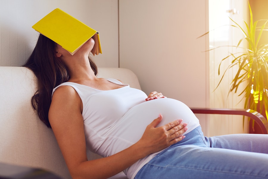 Pregnant woman experiencing contractions